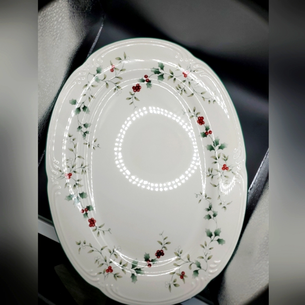 Pfaltzgraff Winterberry Platter